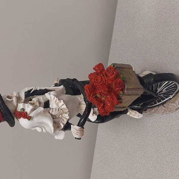 Love Never Dies Newly Wed Skeleton Couple On Bike Goth Romance Decor Figurine - Picture 4 of 16